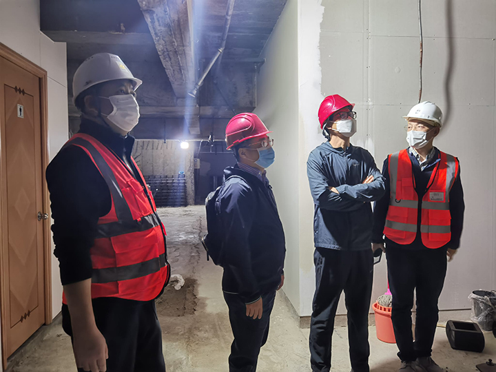 20220404 鍾山有限公司趙友平副總裁視察粵華酒店施工現場2.jpg